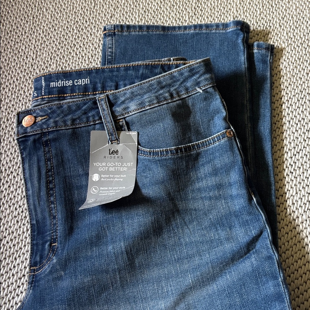 Pants capri midrise womens new size 22M Lee Riders 69% cotton polyester spandex